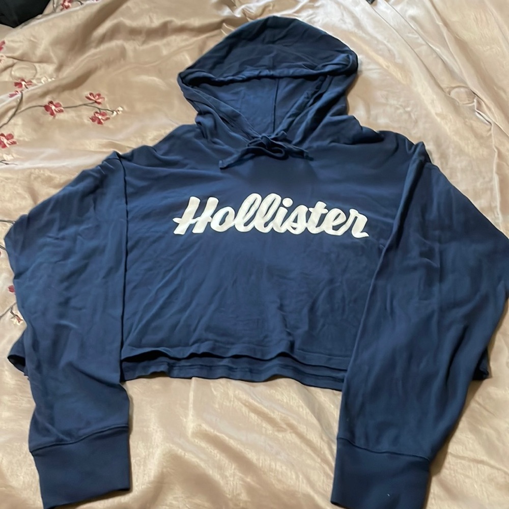 Hollister Cropped Hoodie. Navy Blue. Size Small. Boyfriend Tee